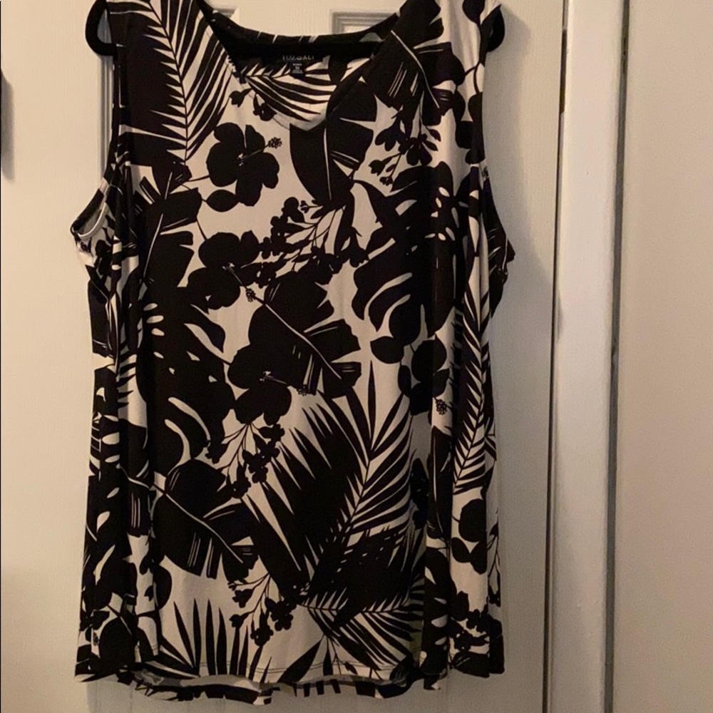 Sleeveless shirt